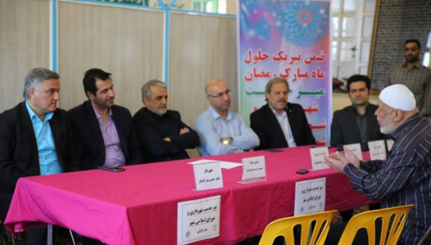 میز خدمت شهردار و اعضاء شورای اسلامی شهر هر جمعه برگزار می شود.